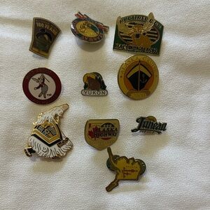 Alaska Souvenir Pin Set (10 pins)
